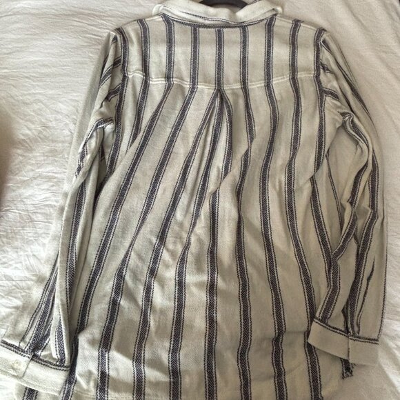 Cloth & Stone Button Down - Picture 2 of 3